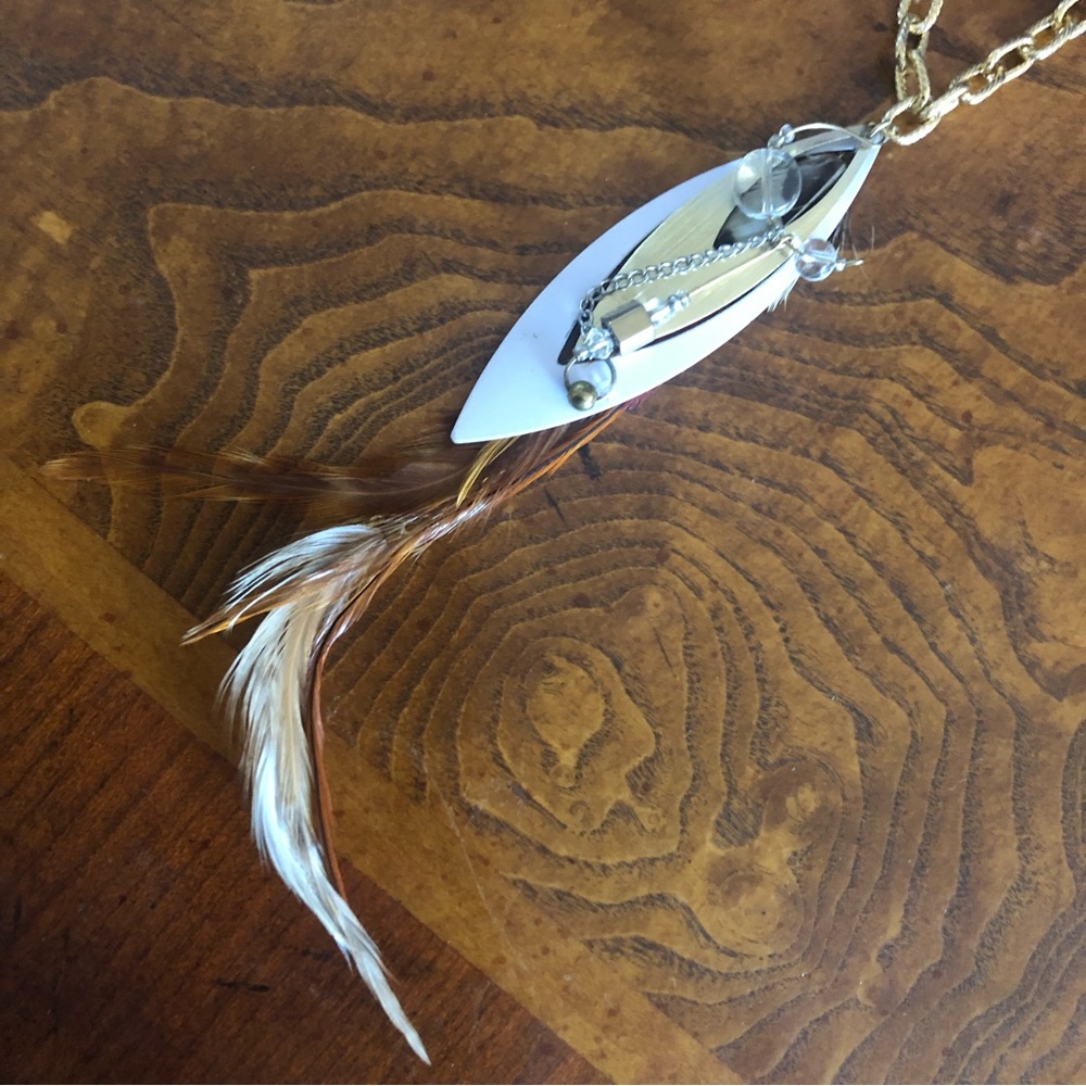 Handcrafted repurpose genuine feather dangle pendant on chain necklace - Picture 9 of 10